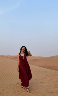 Meenakshii Chaudhary feet photo 18