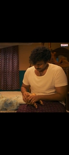 Meenakshii Chaudhary feet photo 4