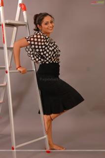 Meera Vasudevan feet photo 15