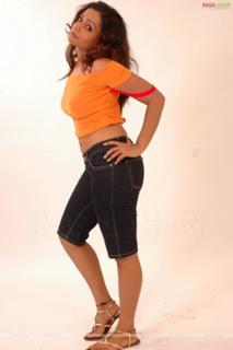 Meera Vasudevan feet photo 3