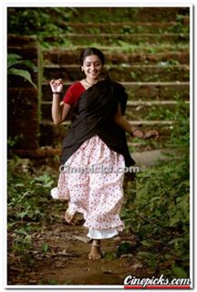 Meera Vasudevan feet photo 6
