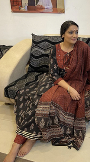 Meera Vasudevan feet photo 5