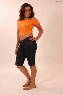 Meera Vasudevan feet photo 4