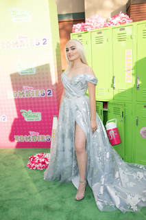 Meg Donnelly feet photo thumbnail