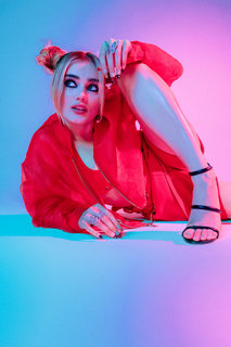 Meg Donnelly feet photo thumbnail