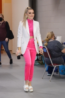 Meg Donnelly feet photo thumbnail