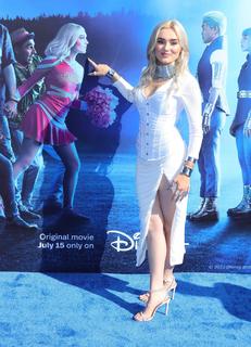 Meg Donnelly feet photo thumbnail