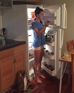 Meg Myers feet photo 8