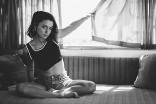 Meg Myers feet photo 14