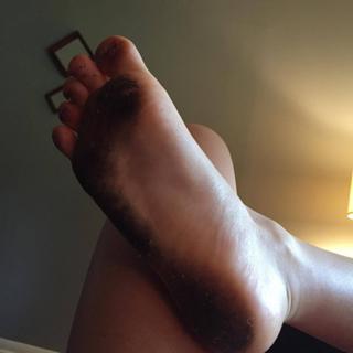 Meg Myers feet photo 3