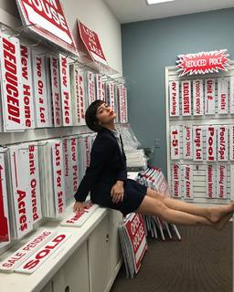 Meg Myers feet photo 4