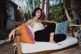 Meg Myers feet photo 1