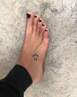 Meg Myers feet photo 10