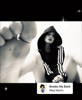 Meg Myers feet photo 2