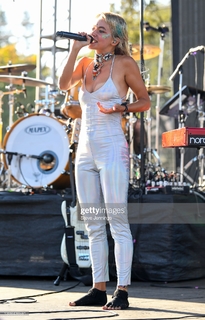 Meg Myers feet photo 12