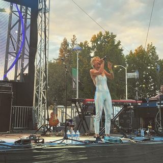 Meg Myers feet photo 4