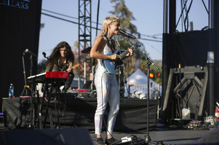 Meg Myers feet photo 3
