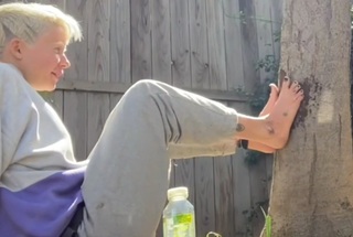 Meg Myers feet photo 11