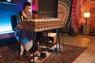 Meg Myers feet photo 1