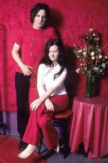 Meg White feet photo thumbnail