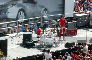 Meg White feet photo thumbnail