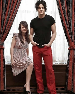 Meg White feet photo thumbnail