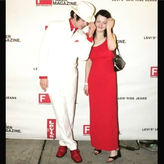 Meg White feet photo thumbnail
