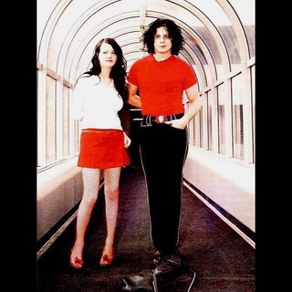 Meg White feet photo thumbnail
