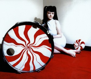 Meg White feet photo thumbnail