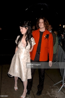 Meg White feet photo thumbnail