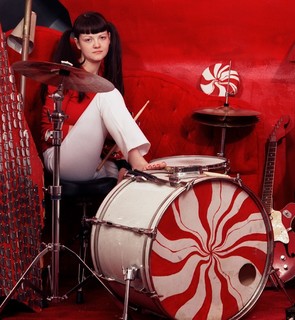 Meg White feet photo thumbnail