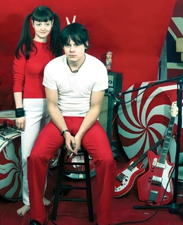 Meg White feet photo thumbnail