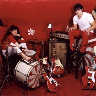 Meg White feet photo thumbnail