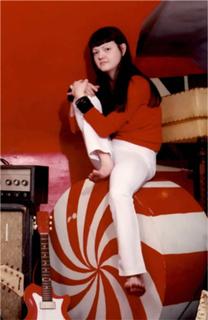 Meg White feet photo thumbnail
