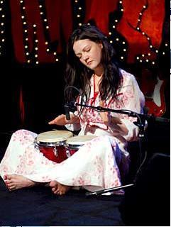 Meg White feet photo thumbnail