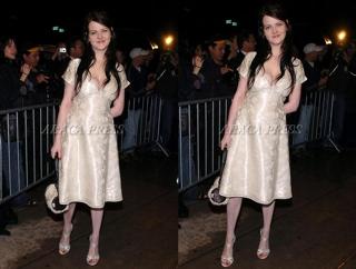 Meg White feet photo thumbnail