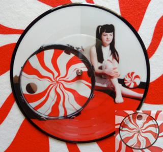 Meg White feet photo thumbnail