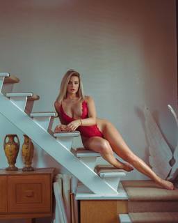 Megan Barton Hanson feet photo 8