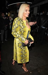 Megan Barton Hanson feet photo 8