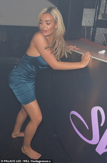 Megan Barton Hanson feet photo 4