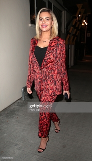 Megan Barton Hanson feet photo 13