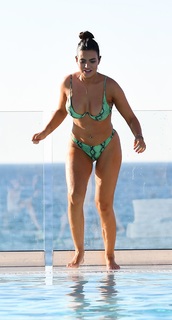 Megan Barton Hanson feet photo 13
