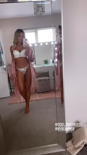 Megan Barton Hanson feet photo 5