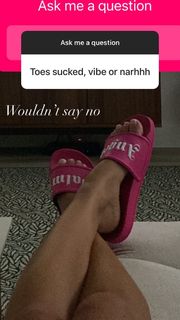 Megan Barton Hanson feet photo 16