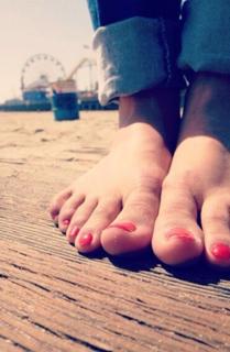 Megan Batoon feet photo thumbnail
