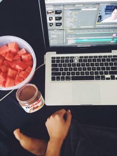 Megan Batoon feet photo thumbnail