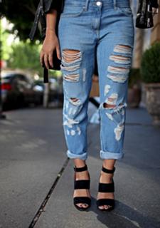 Megan Batoon feet photo thumbnail