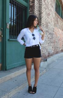 Megan Batoon feet photo thumbnail