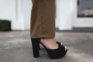 Megan Batoon feet photo thumbnail