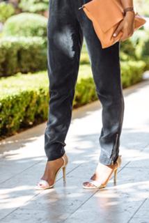 Megan Batoon feet photo thumbnail